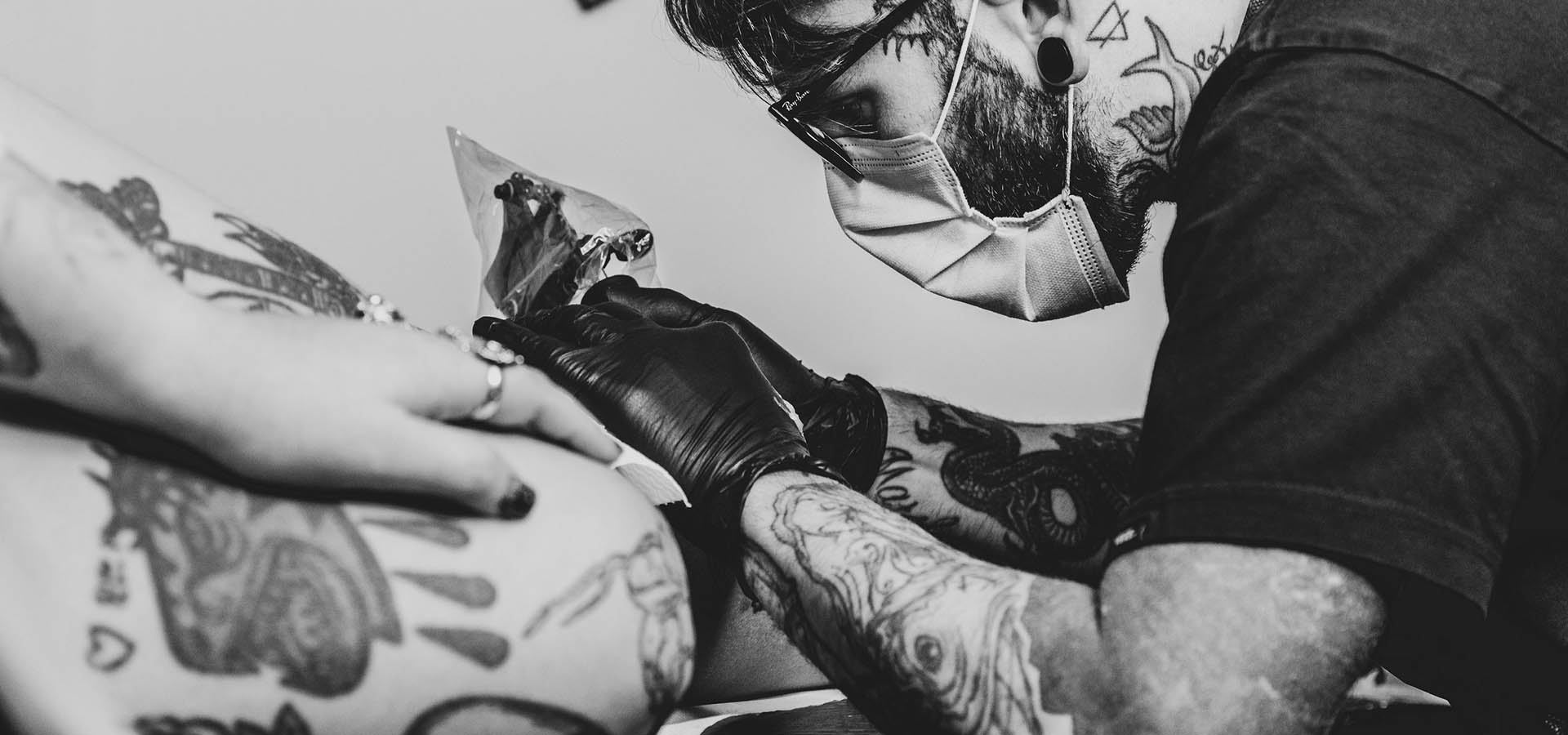 liberarte-negozio-lecco-tattoo-tatuaggi-piercing-contatti