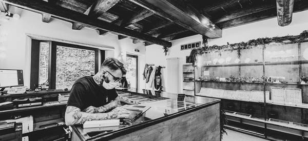 liberarte-negozio-studio-lecco-tattoo-tatuaggi-piercing